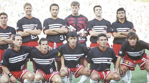 1996-team-photo-first-match